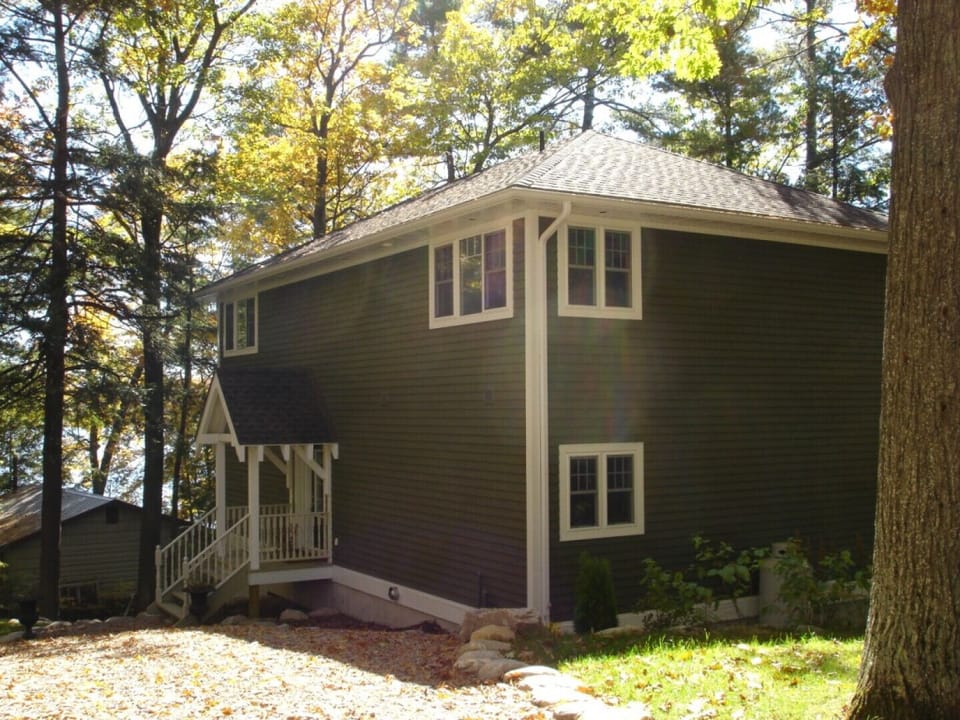 Cottage entry (back side)