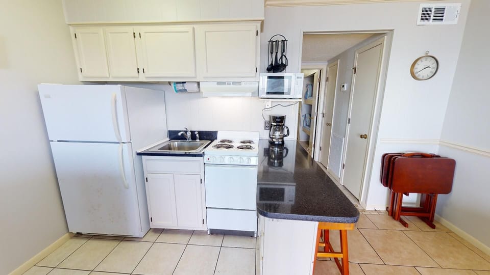 Kitchen w/ Bar Counter & Barstool Seating