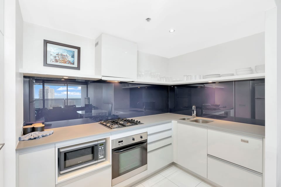 Fully equipped kitchen with kitchenware 🍽