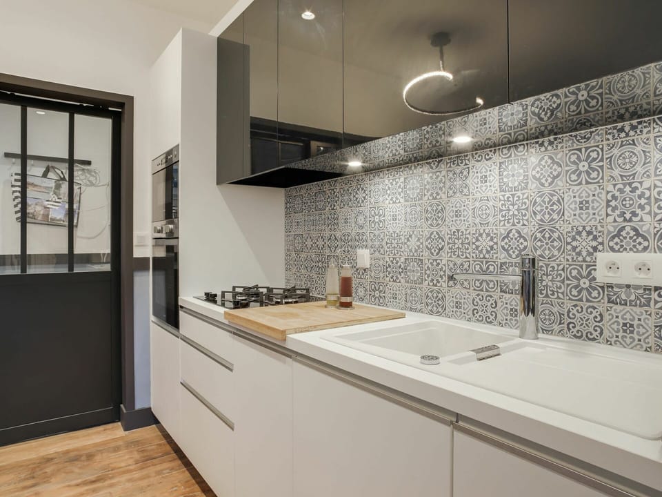 Tap, Plumbing Fixture, Sink, Property, Cabinetry, Countertop, Bathroom, Building, Wood, Bathroom Cabinet