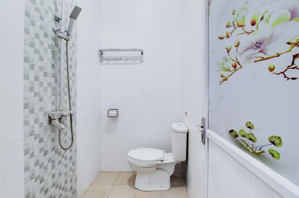 Deluxe Twin Room, 2 Twin Beds, Non Smoking | Bathroom | Shower