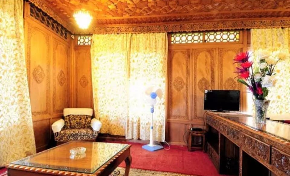 Superior Room | Living area | 32-inch LED TV with cable channels, TV
