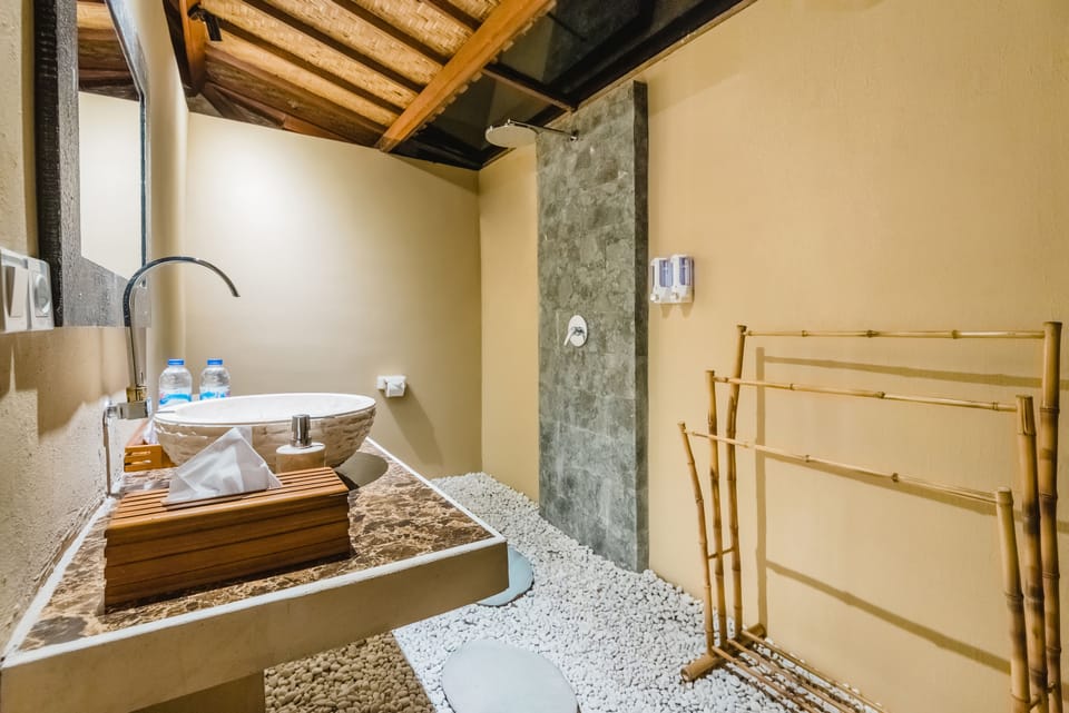 Shower, free toiletries, hair dryer, bathrobes