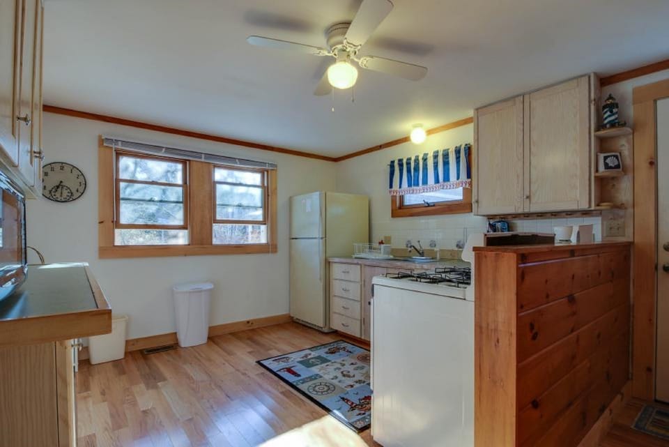 Kitchen from beyond entry
