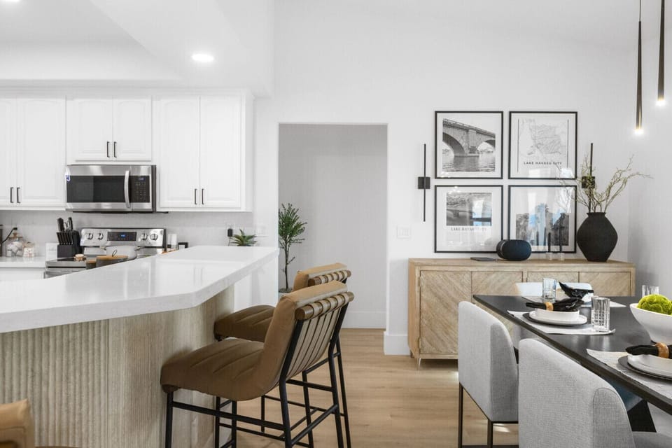 Kitchen and Dining Area: it offers a refined atmosphere that turns every meal into a special occasion.