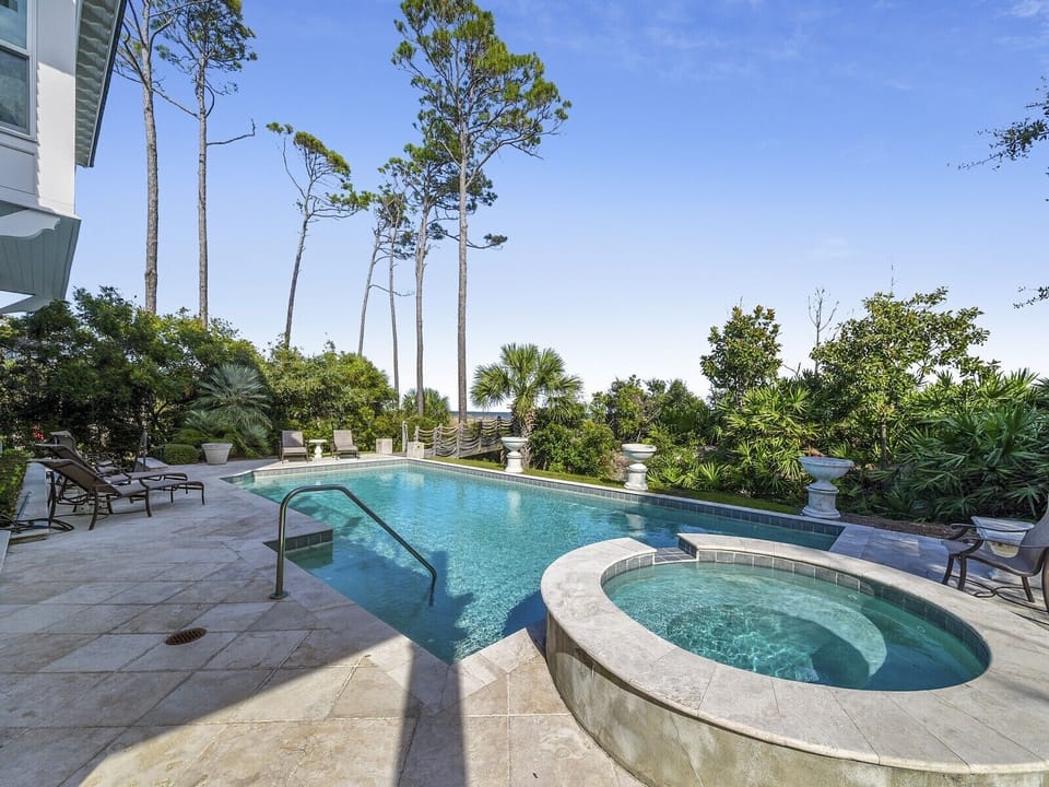 Oceanfront Pool at 10 East Wind