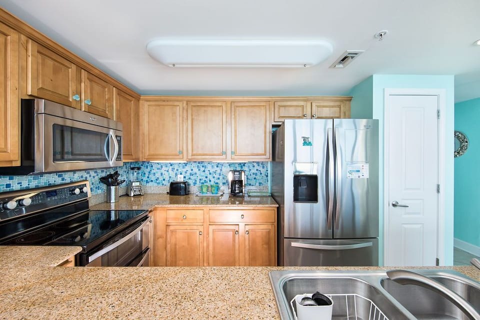 FRIDGE W ICE MAKER