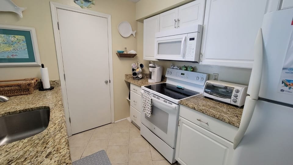 Full kitchen
