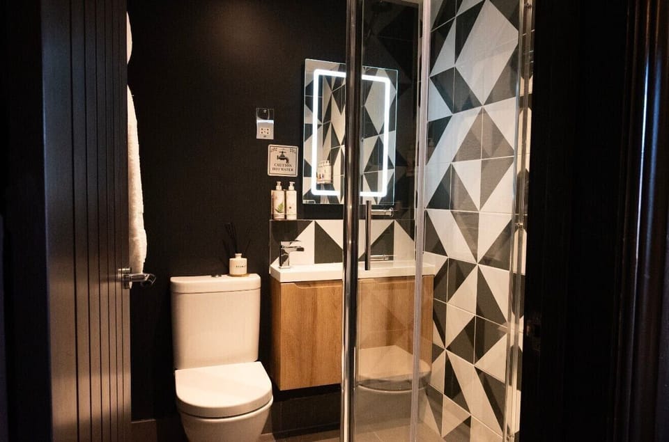Standard Double Room, Ensuite | Bathroom