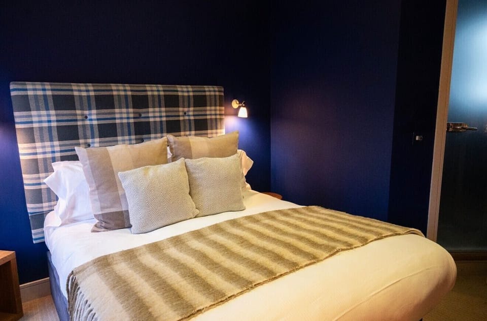 Standard Double Room, Ensuite | Premium bedding, desk, laptop workspace, blackout drapes