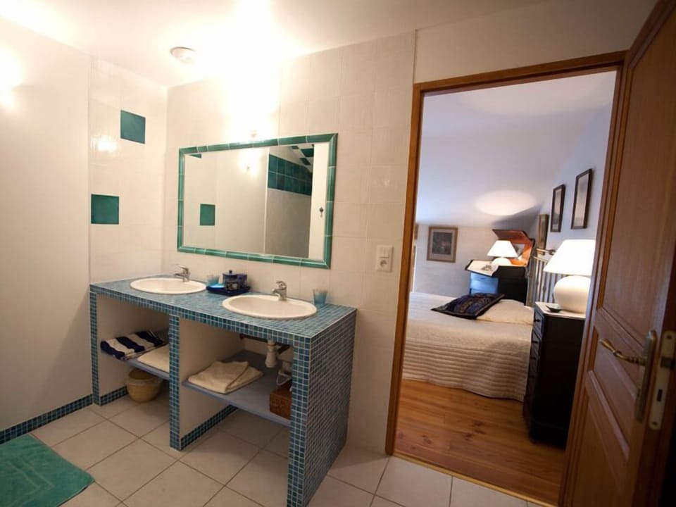 Double Room, Garden View (Le Carme) | Bathroom sink