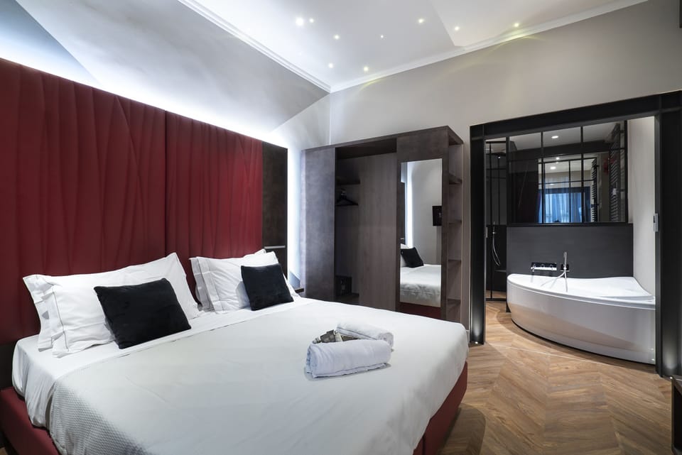 Suite Luxury Sauna Jacuzzi | 1 bedroom, minibar, in-room safe, desk