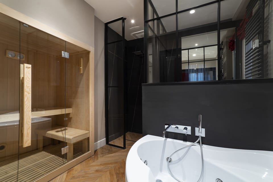 Suite Luxury Sauna Jacuzzi | Jetted tub