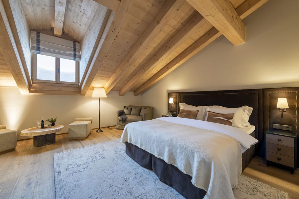 Attic Deluxe | Egyptian cotton sheets, premium bedding, minibar, in-room safe