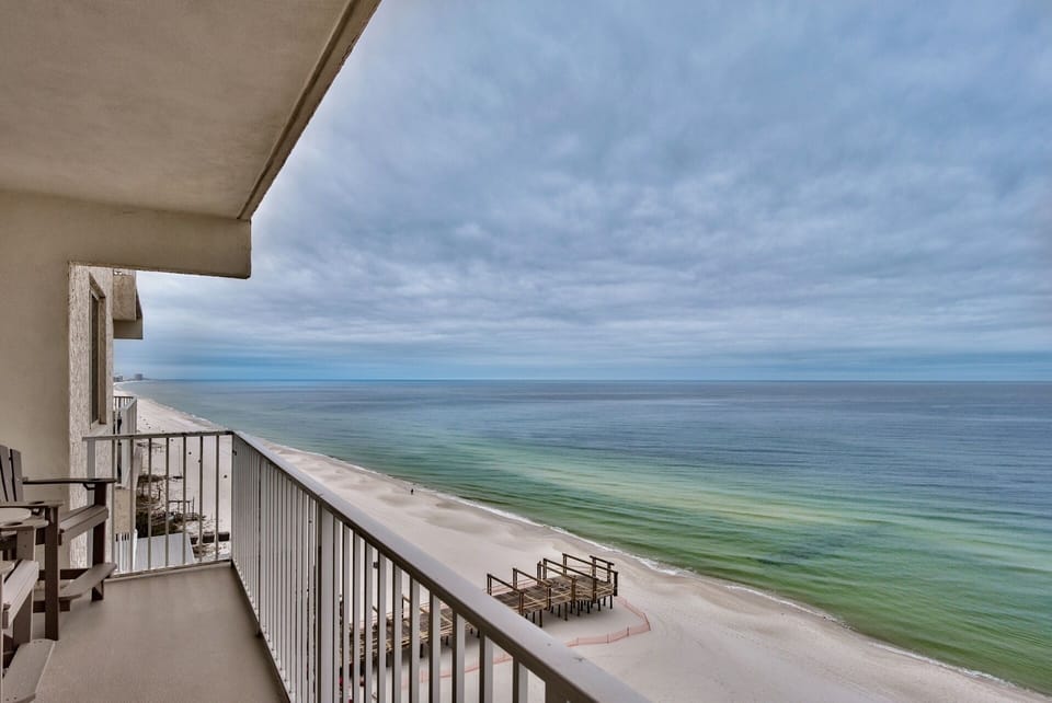 Views from the balcony for miles!