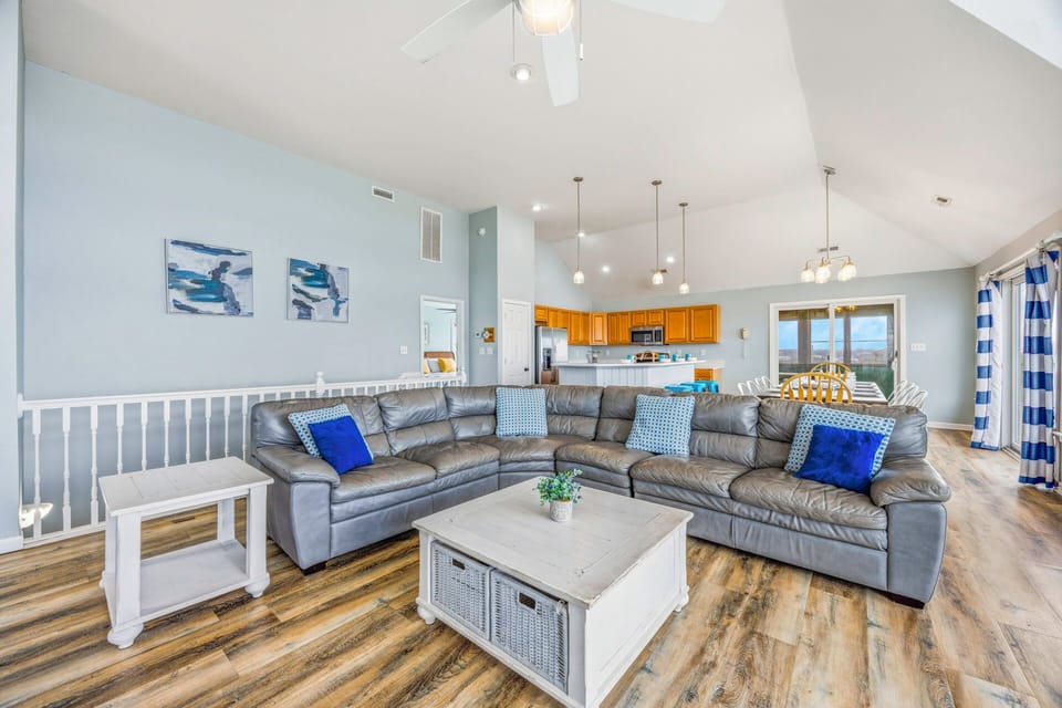 Surf or Sound Realty - 260 - Gone With The Wind - Great Room -3