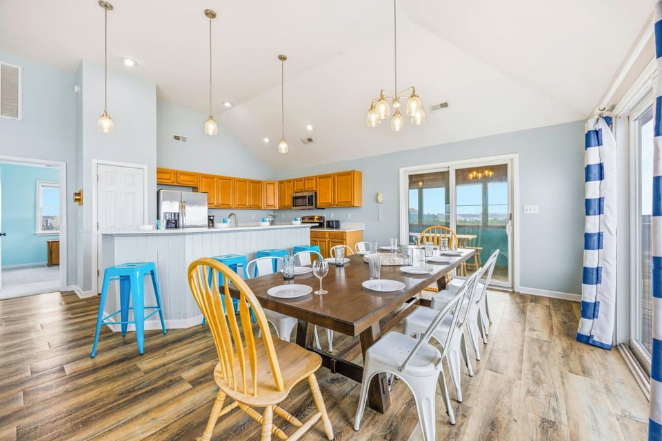 Surf or Sound Realty - 260 - Gone With The Wind - Dining Area -2