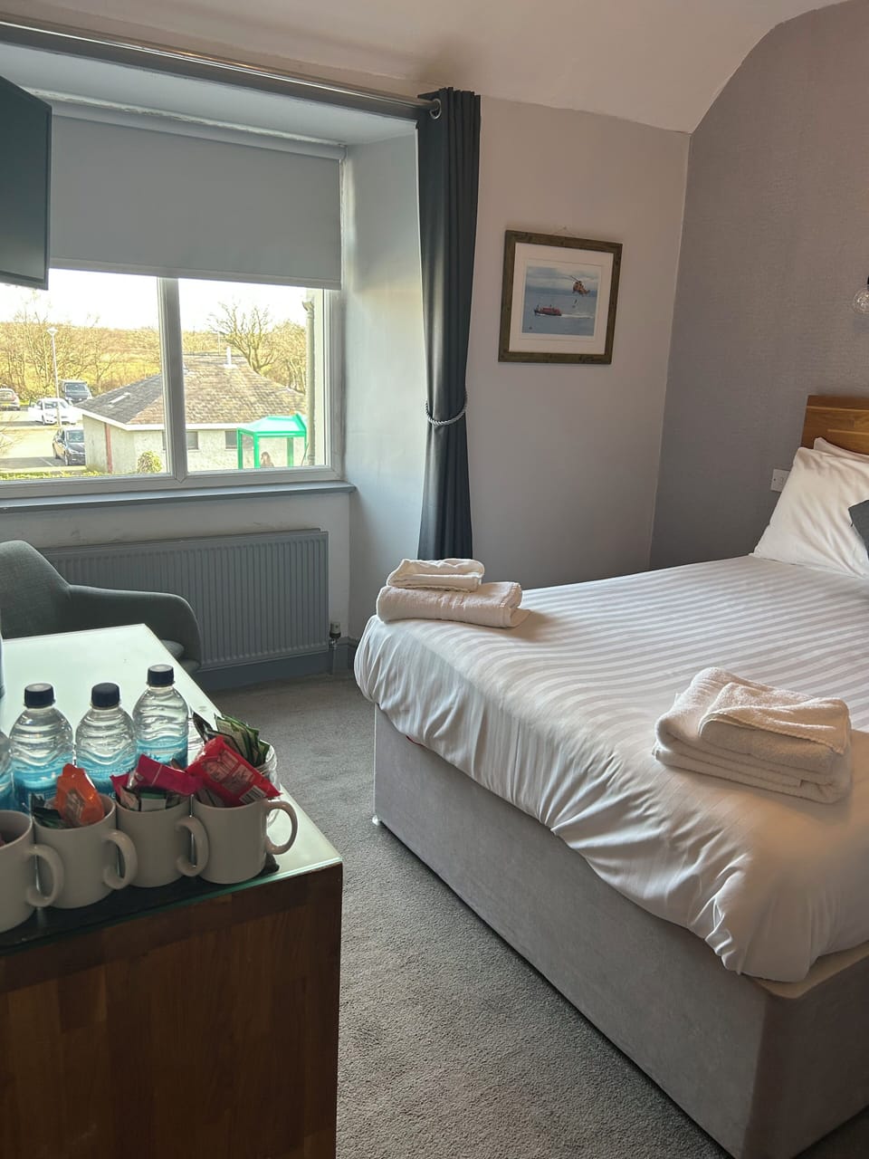 Family room for 3 | Hypo-allergenic bedding, Select Comfort beds, desk, laptop workspace