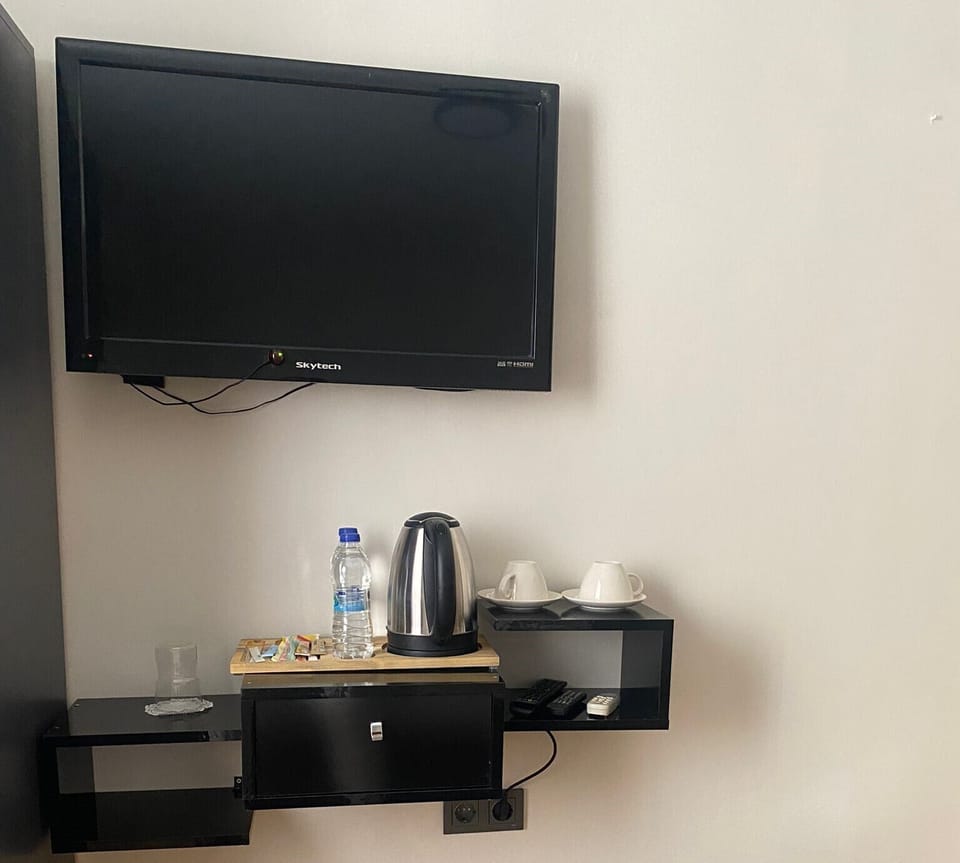 Deluxe Triple Room | Desk, iron/ironing board (on request)