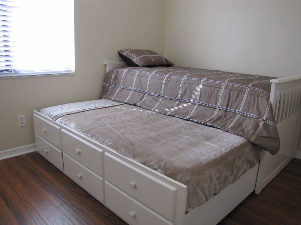 Trundle bed w/ easy roll out bottom bed, sleeps 2; bottom 3 drawers for clothing