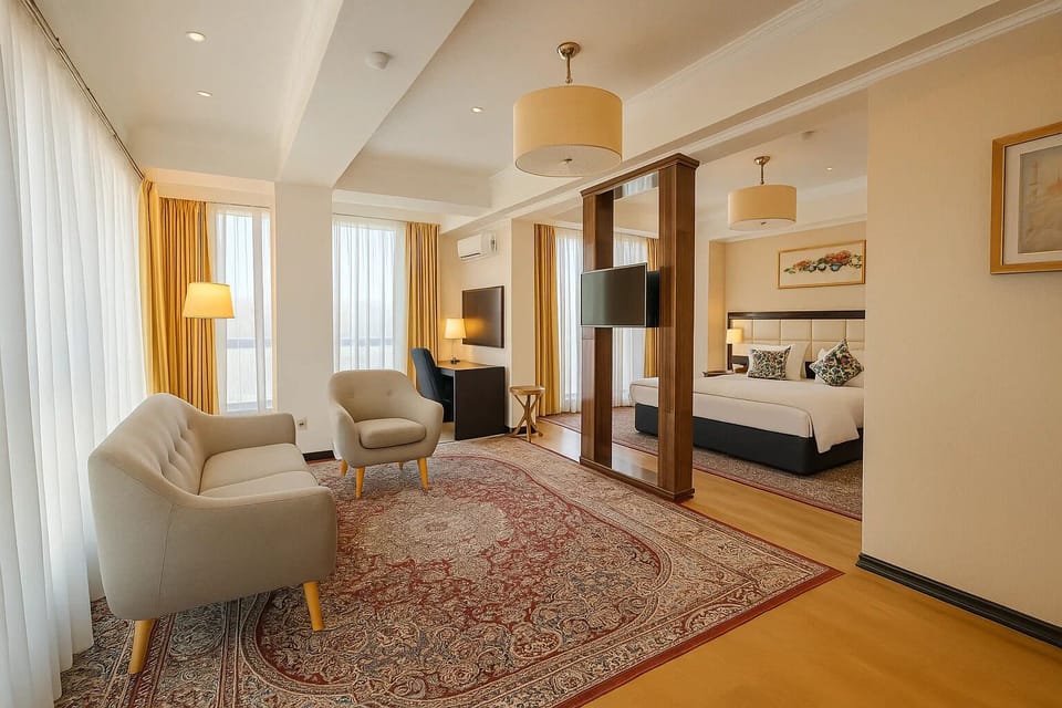Suite | In-room safe, desk, blackout drapes, soundproofing