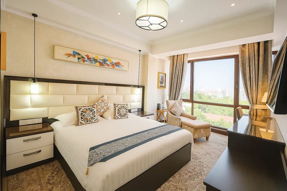 Single Room | In-room safe, desk, blackout drapes, soundproofing