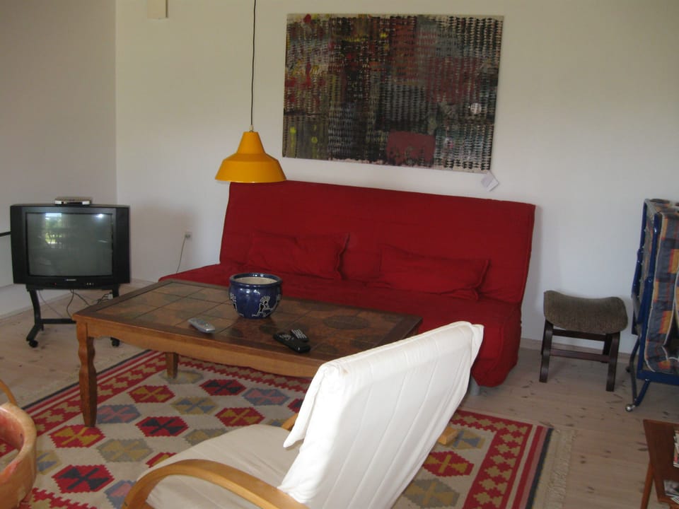 Apartment, 1 Double Bed, Non Smoking | Down comforters, pillowtop beds, soundproofing, iron/ironing board