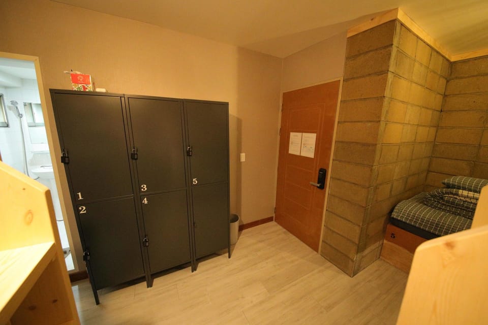 Shared Dormitory, Women only | In-room safe, soundproofing, free WiFi