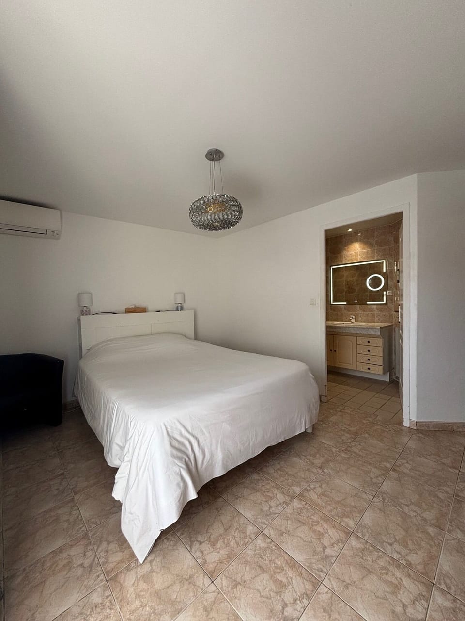 Comfort House | Blackout drapes, iron/ironing board, free WiFi, bed sheets
