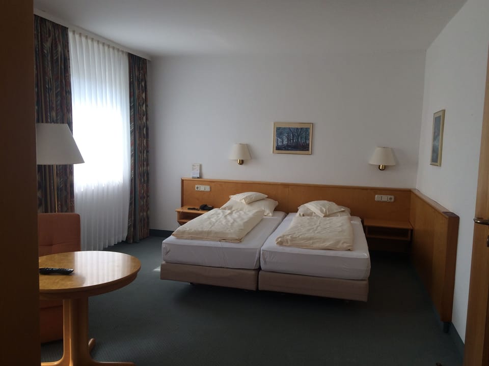 Double Room | Minibar, desk, cribs/infant beds, rollaway beds