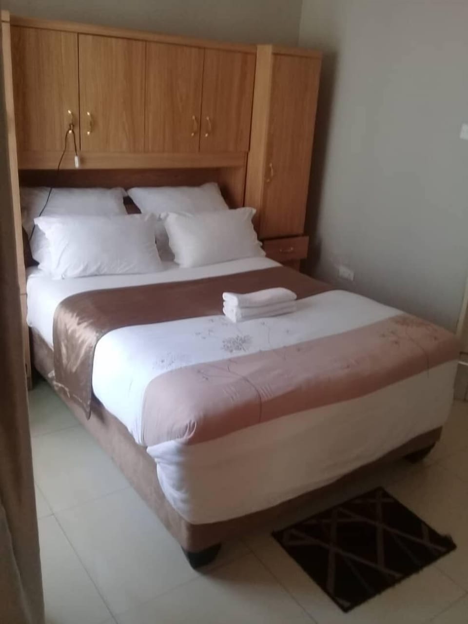 Premium bedding, down comforters, minibar, in-room safe