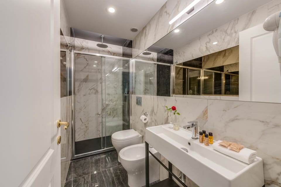 Standard Double Room | Bathroom | Shower, free toiletries, slippers, bidet