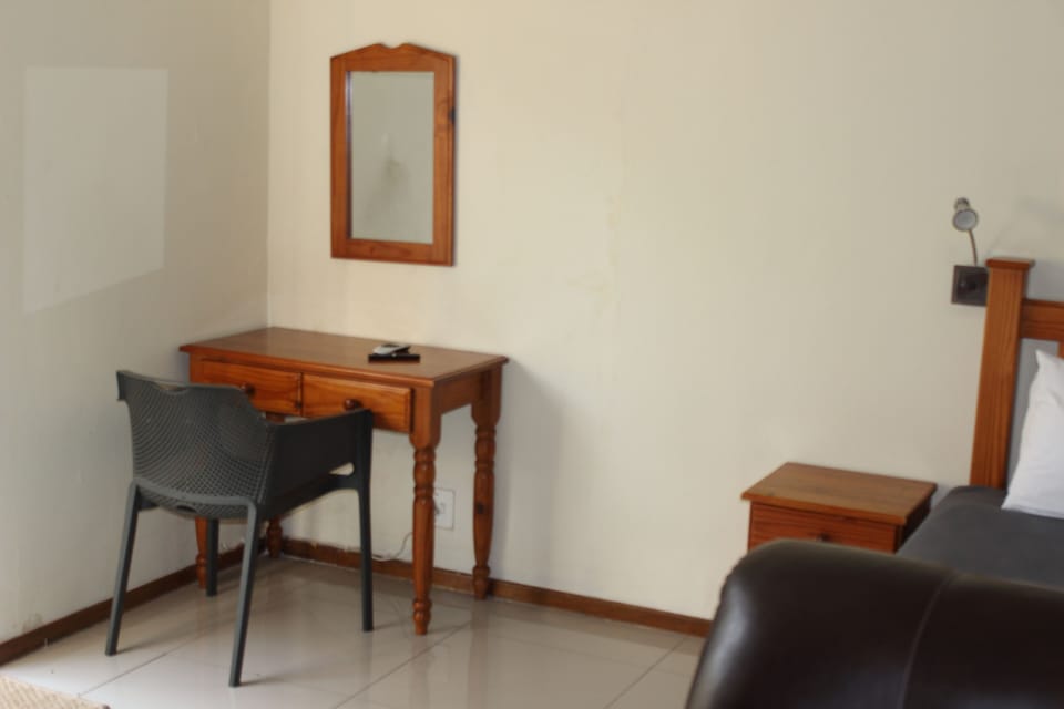 Room (#07) | In-room dining