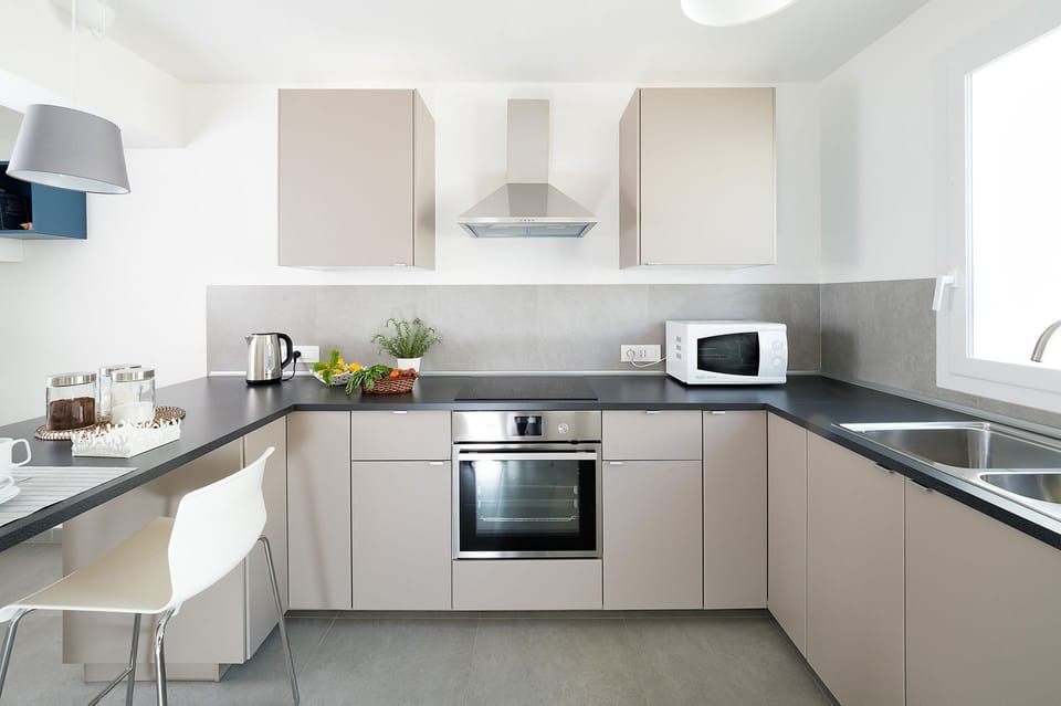 Dining Room, Kitchen