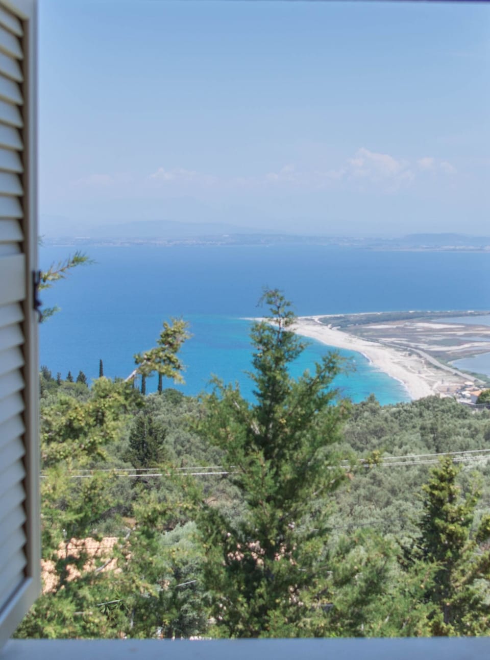 Upper floor bedroom sea view