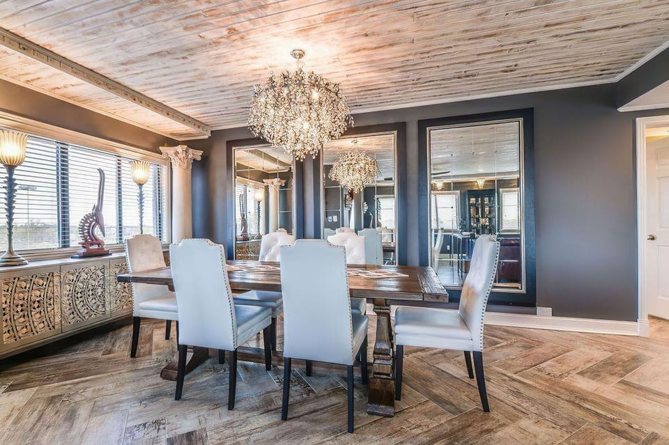 Formal dining for 6 with two additional leaves and chairs available