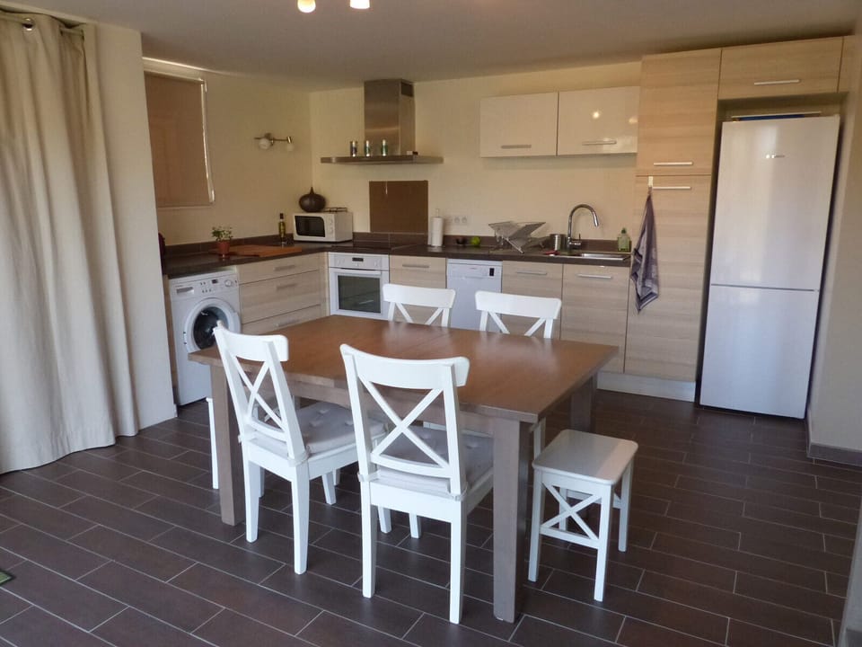 Dining room and equipped kitchen
