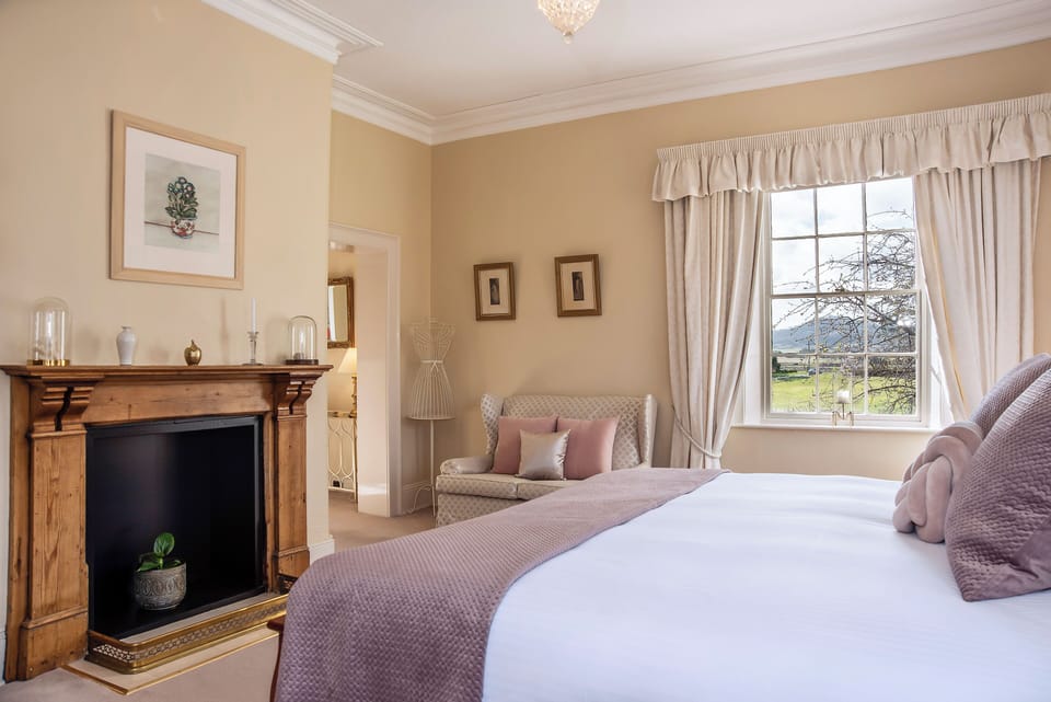 Luxury Suite | 1 bedroom, premium bedding, pillowtop beds, minibar
