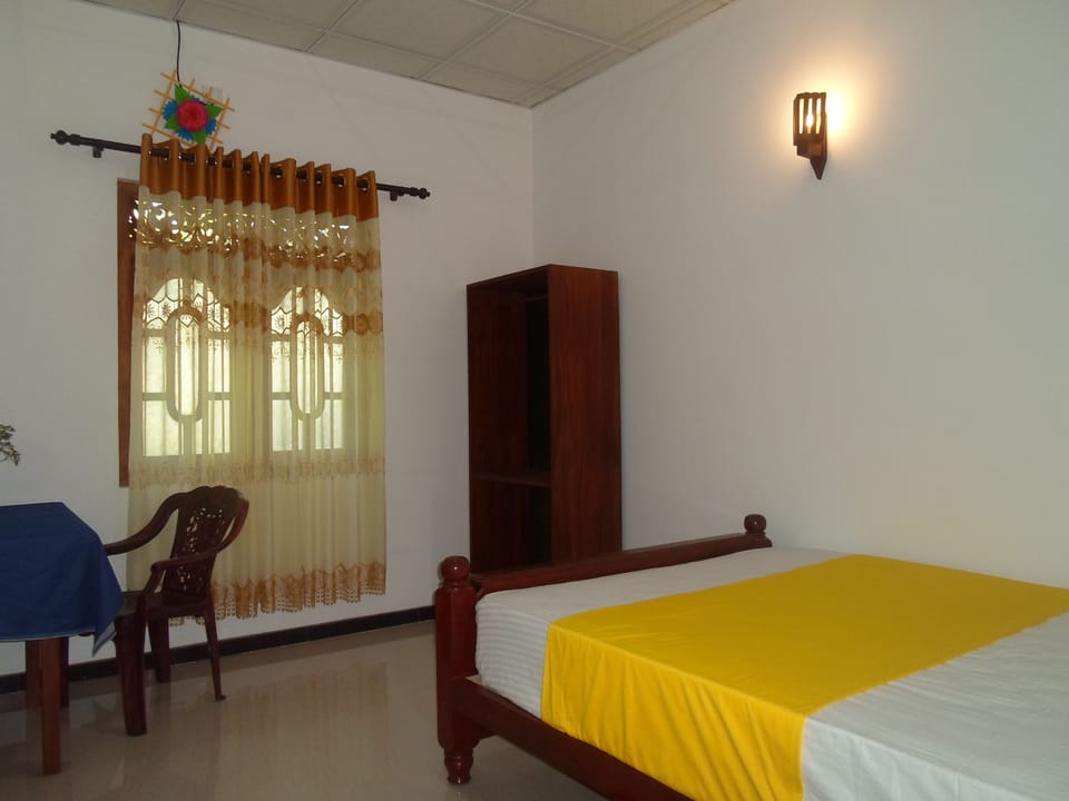 Comfort Double Room, 1 Queen Bed, Non Smoking, Lake View | Desk, soundproofing, free WiFi, bed sheets