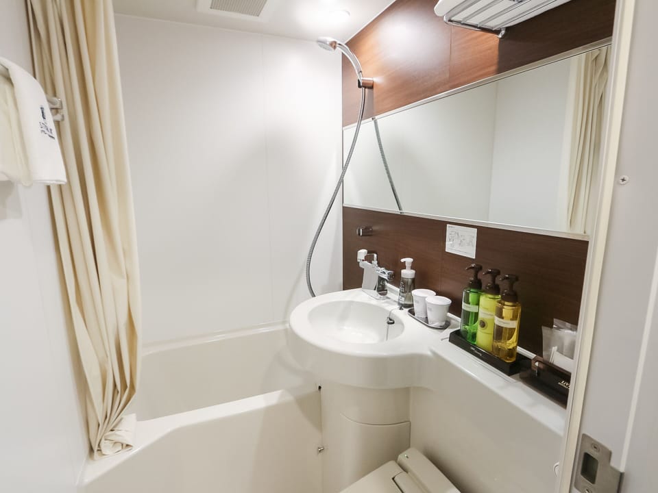 Desk, blackout drapes, free WiFi, bed sheets