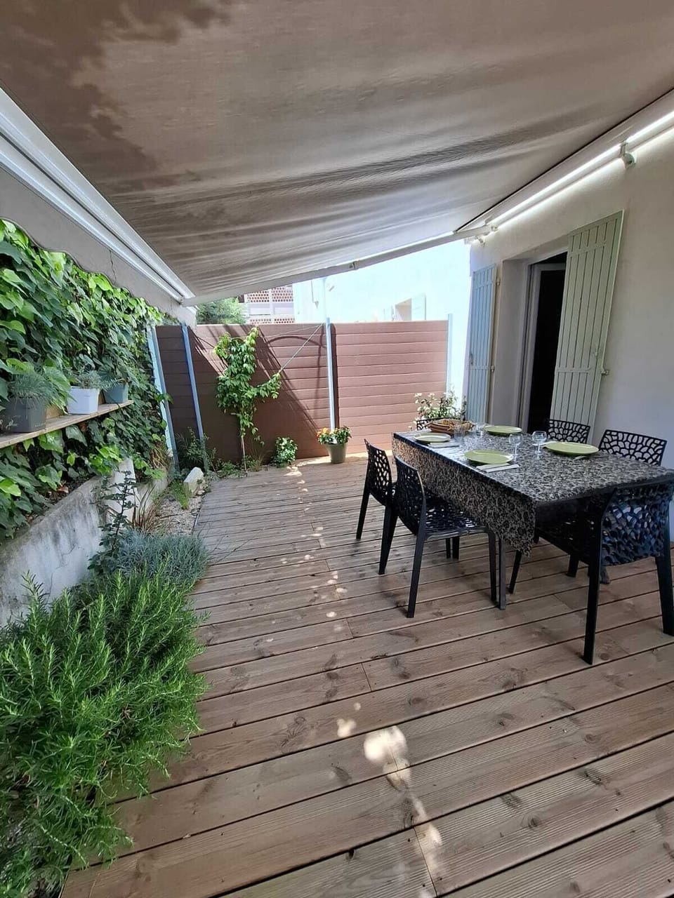 Outdoor dining