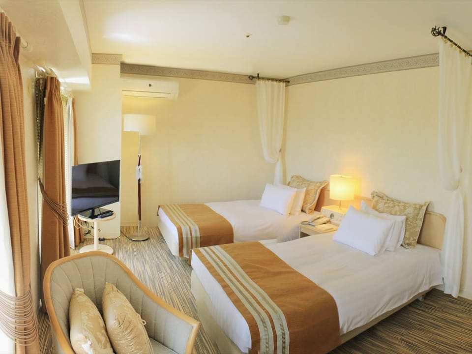 Free WiFi, bed sheets