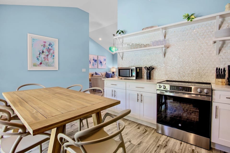 Kitchen - Dining Area