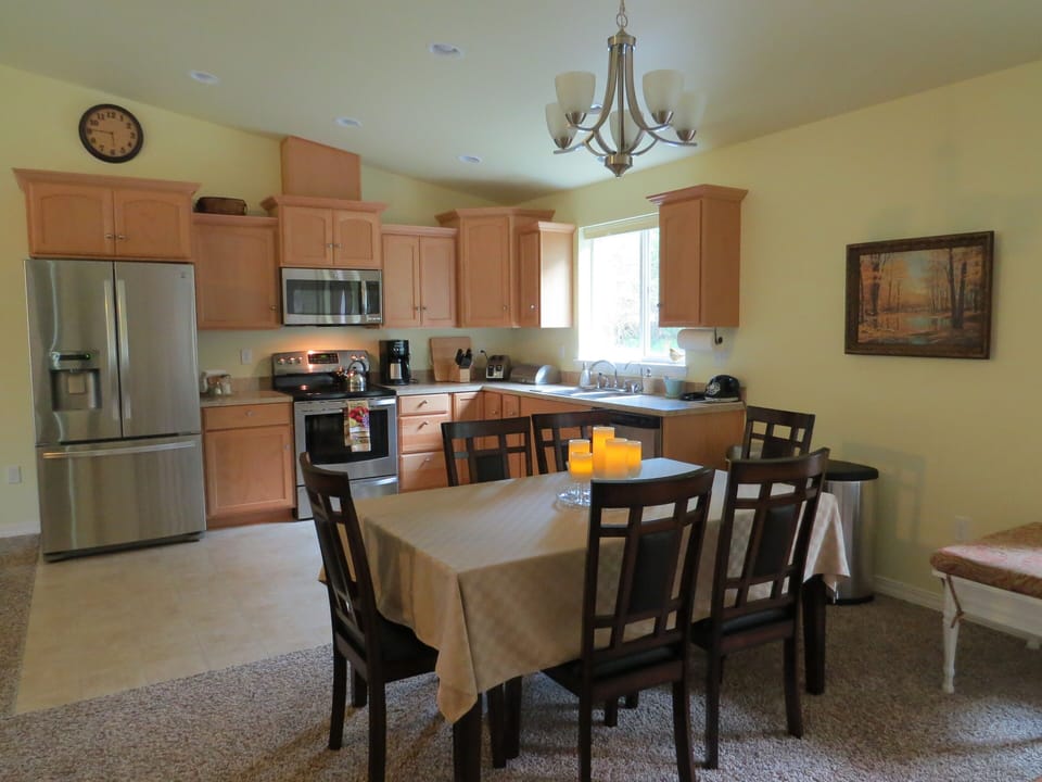 Dining table set for 6
