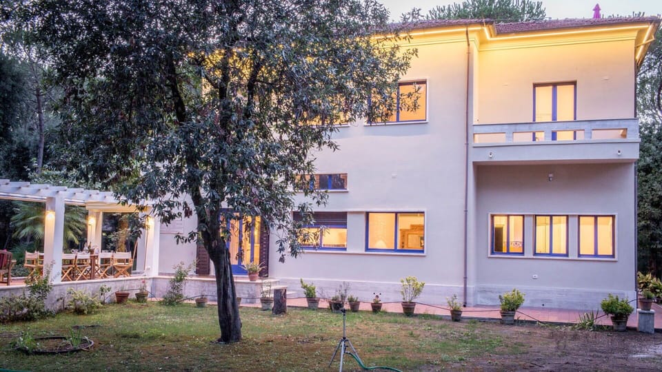 Building Exterior, Outdoor