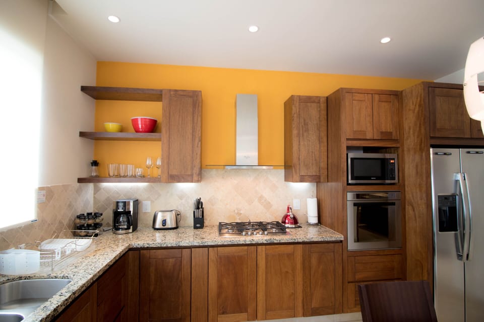 V177 404, Kitchen. (MyPvRentals) 