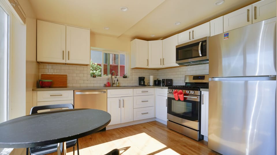 Enjoy the morning sun and breakfast in a fully equipped kitchen.