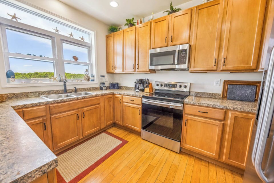 Surf or Sound Realty - 610 - Bold Surf - Kitchen -2