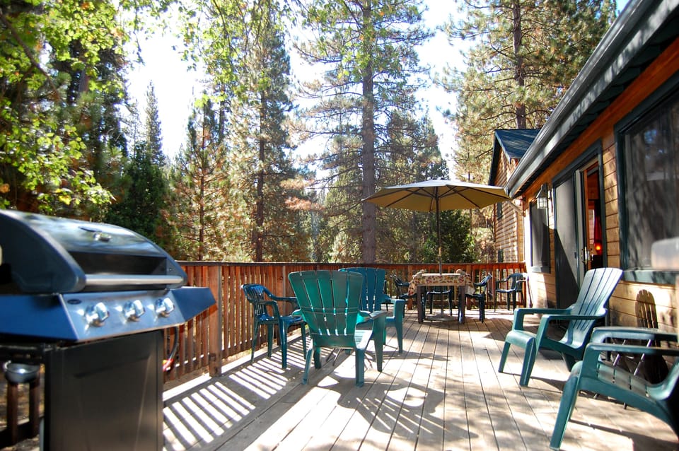 Back deck with gas grill