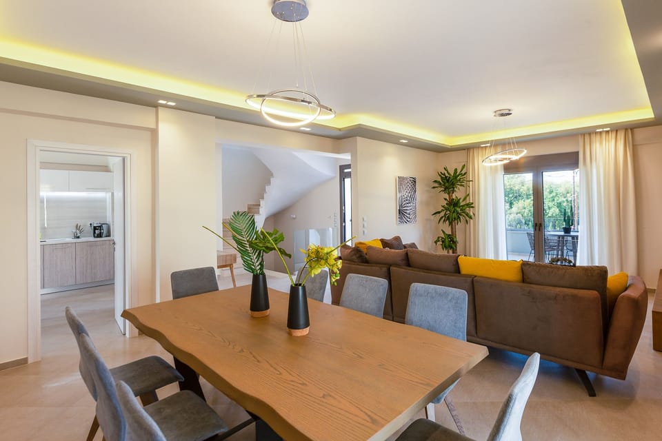 Dining area! Enjoy your home made meals with your loved ones!